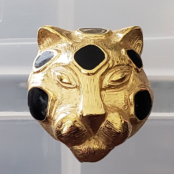 Signed Vintage Trifari Leopard Face Gold Tone Clip Back Earrings - Picture 2 of 5